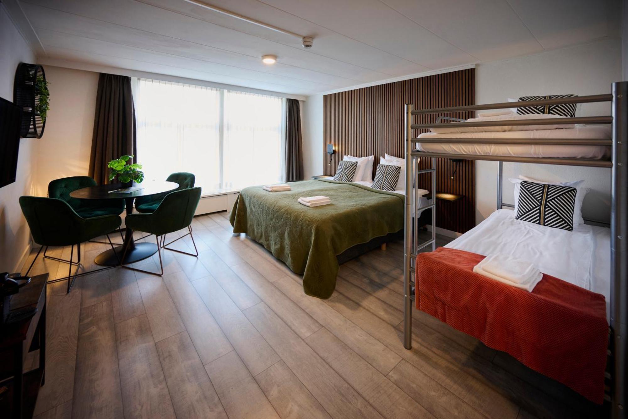 Family Room,1706847067:JPEG